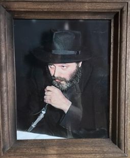 The Lubavitcher Rebbe Rabbi Menachem Mendel Schneerson Framed Picture 8" x 10" Only one