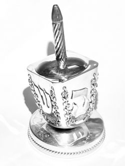 925 Large Sterling Silver Traditional Chanukah Dreidel  4.5"  x 2" with Base 2.75"