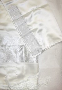 Silver Paisley Silver Scroll White Satin Women's Tallit - Polyester
