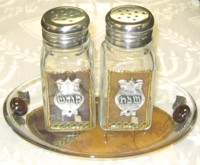 Art Glass Salt & Pepper Shakers Shabat Kodesh Set with Tray Made in Israel by Lily ART